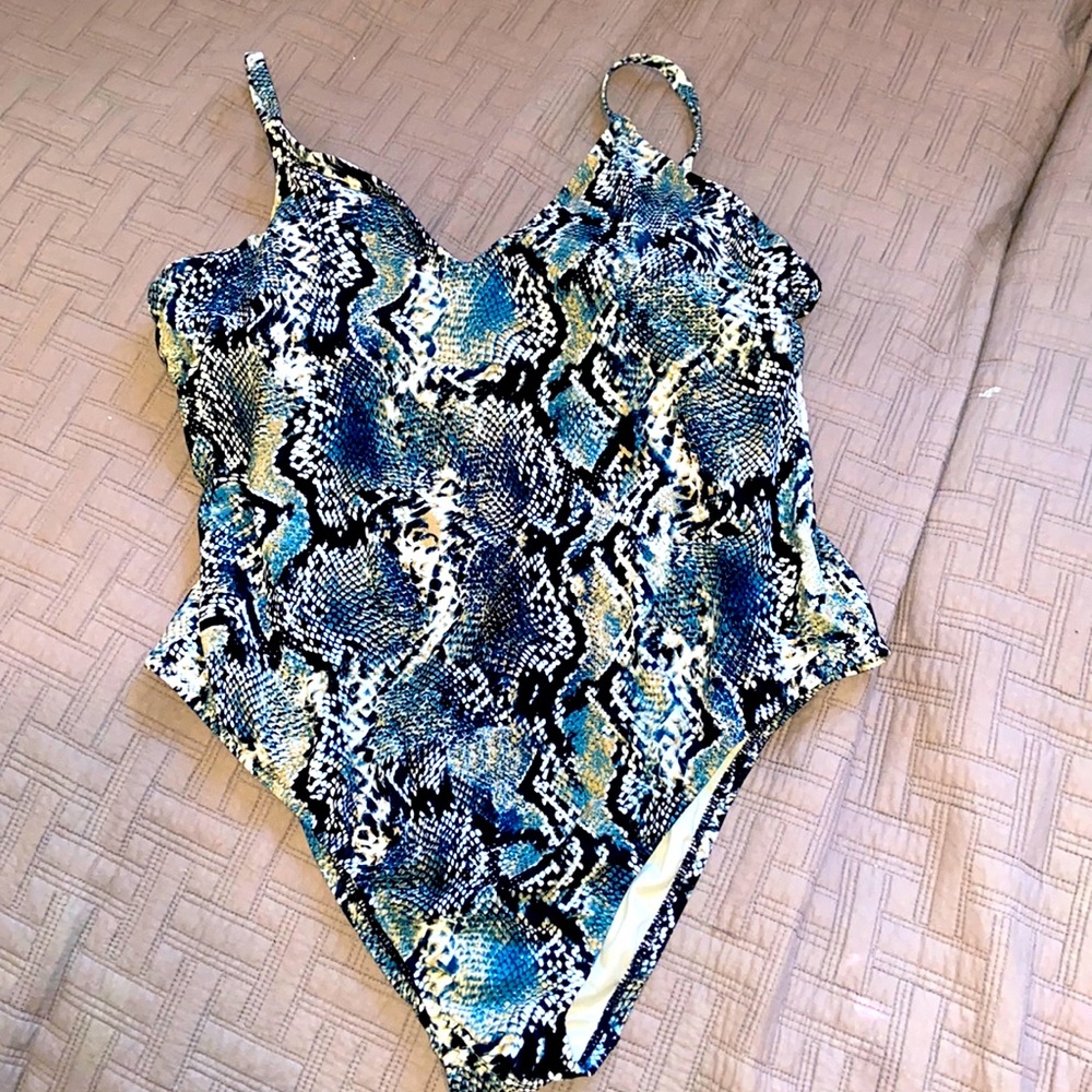 Shade & Shore NWT XL snake print bathing suit